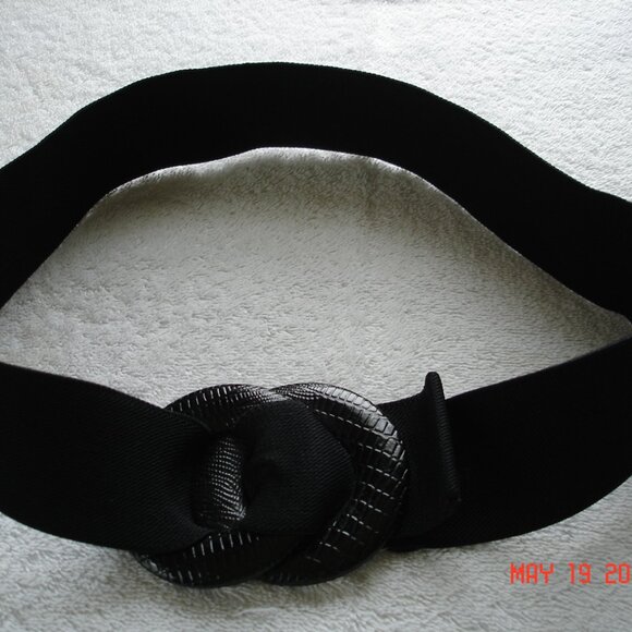 Lot of 4 Women's Belts Stretchy Elastic Hot Pink Black White and Stripe - Picture 5 of 9